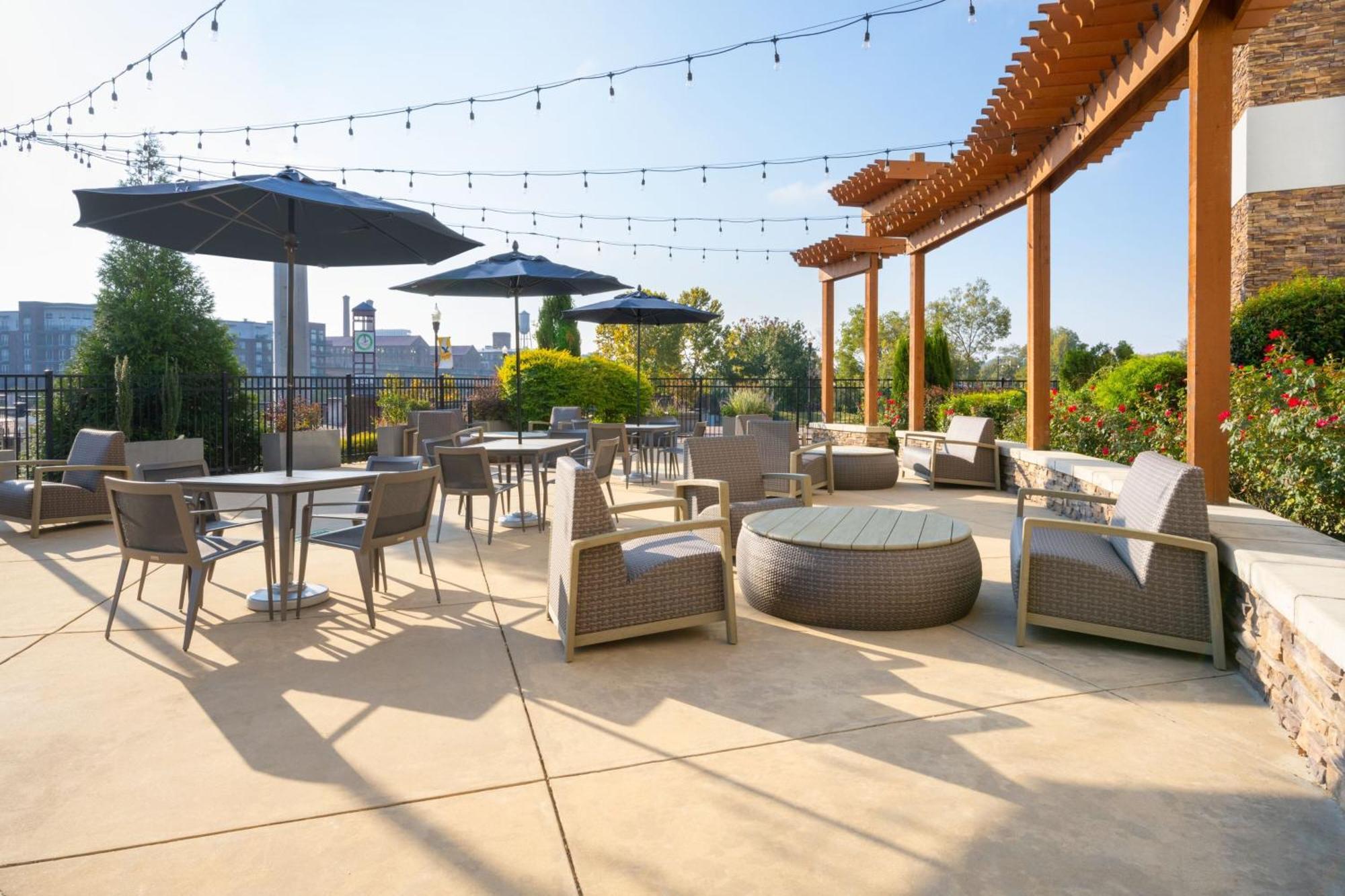 Courtyard By Marriott Columbus フェニックスシティ エクステリア 写真