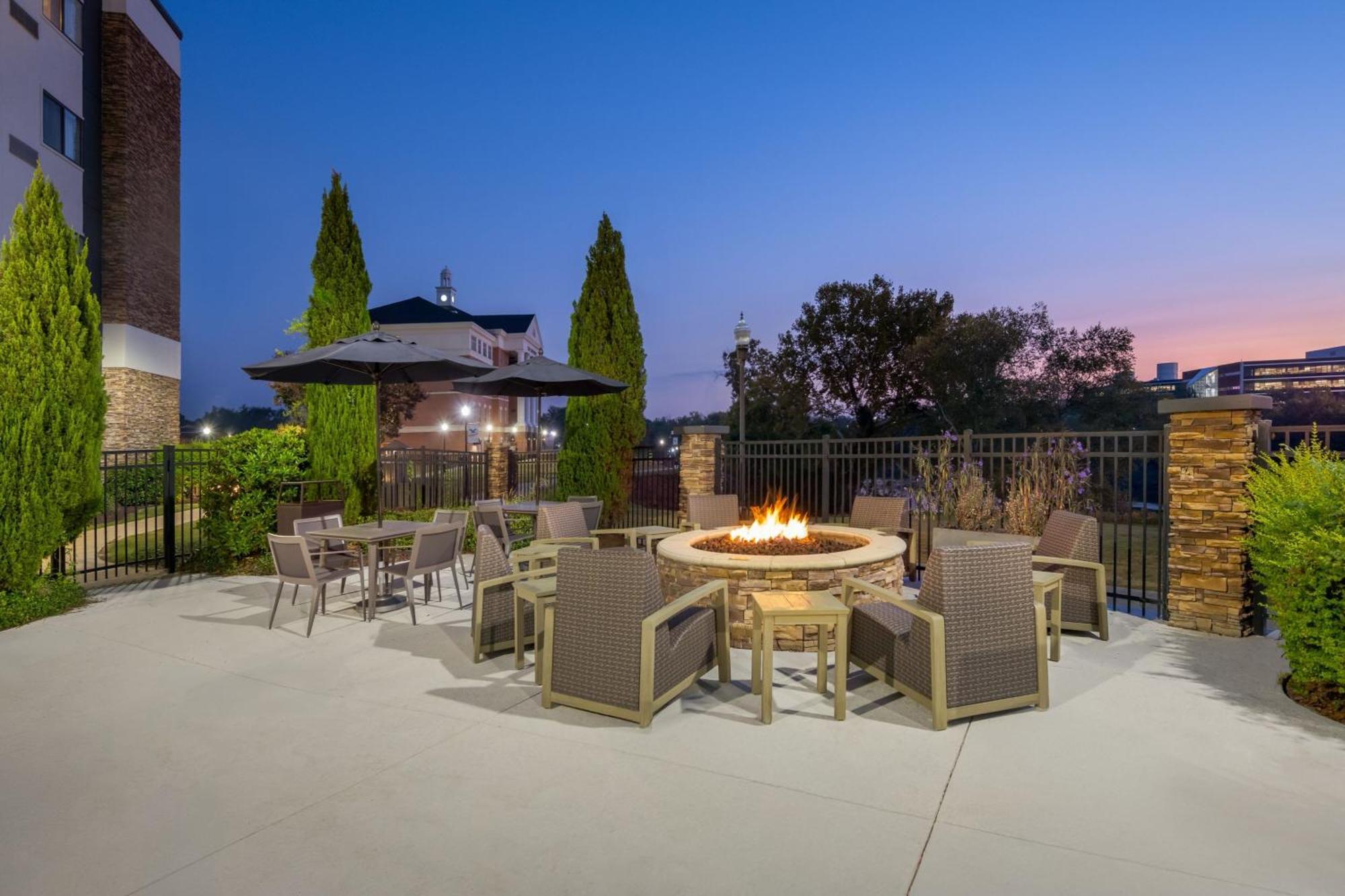 Courtyard By Marriott Columbus フェニックスシティ エクステリア 写真