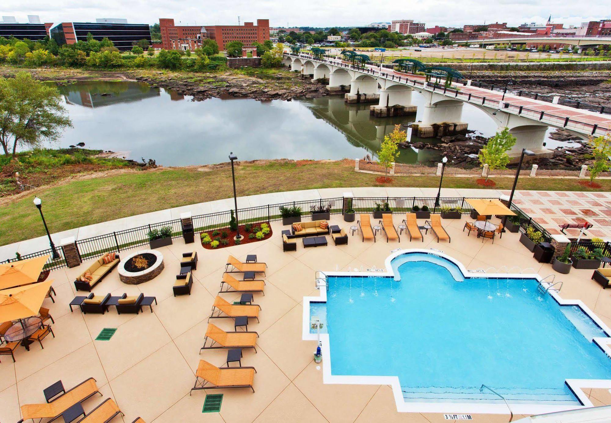 Courtyard By Marriott Columbus フェニックスシティ エクステリア 写真